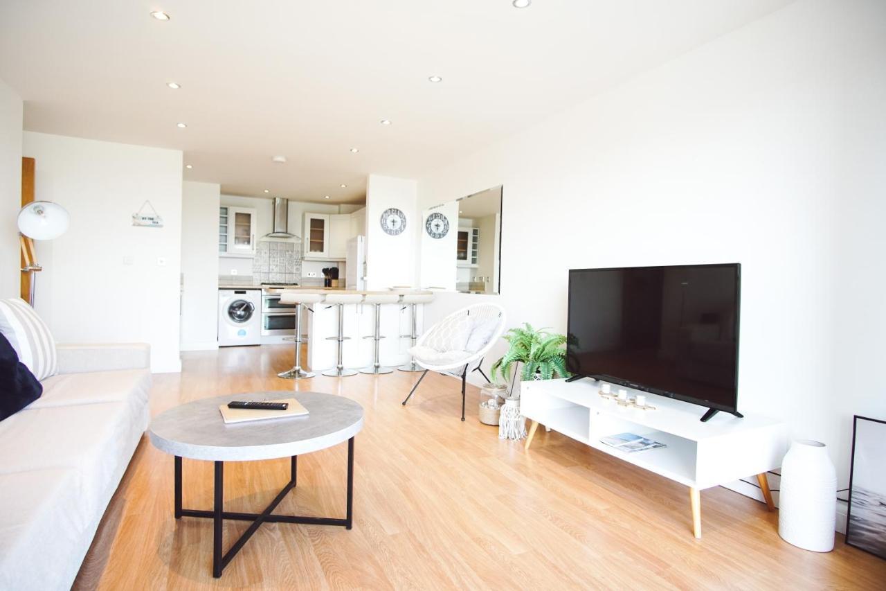 Stunning Two Bed Sea View With Pool & Gym Appartamento *