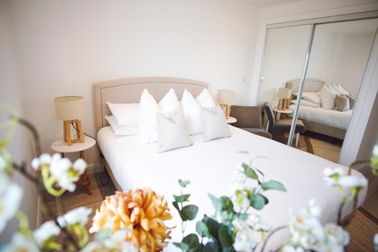Stunning Two Bed Sea View With Pool & Gym * New Quay