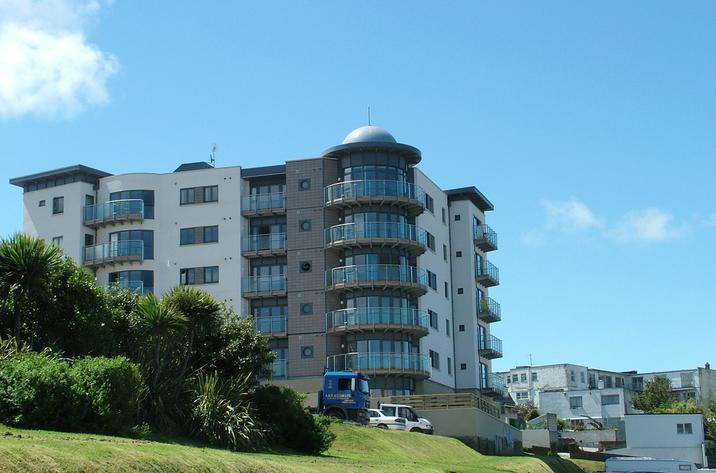 Stunning Two Bed Sea View With Pool & Gym Appartamento *